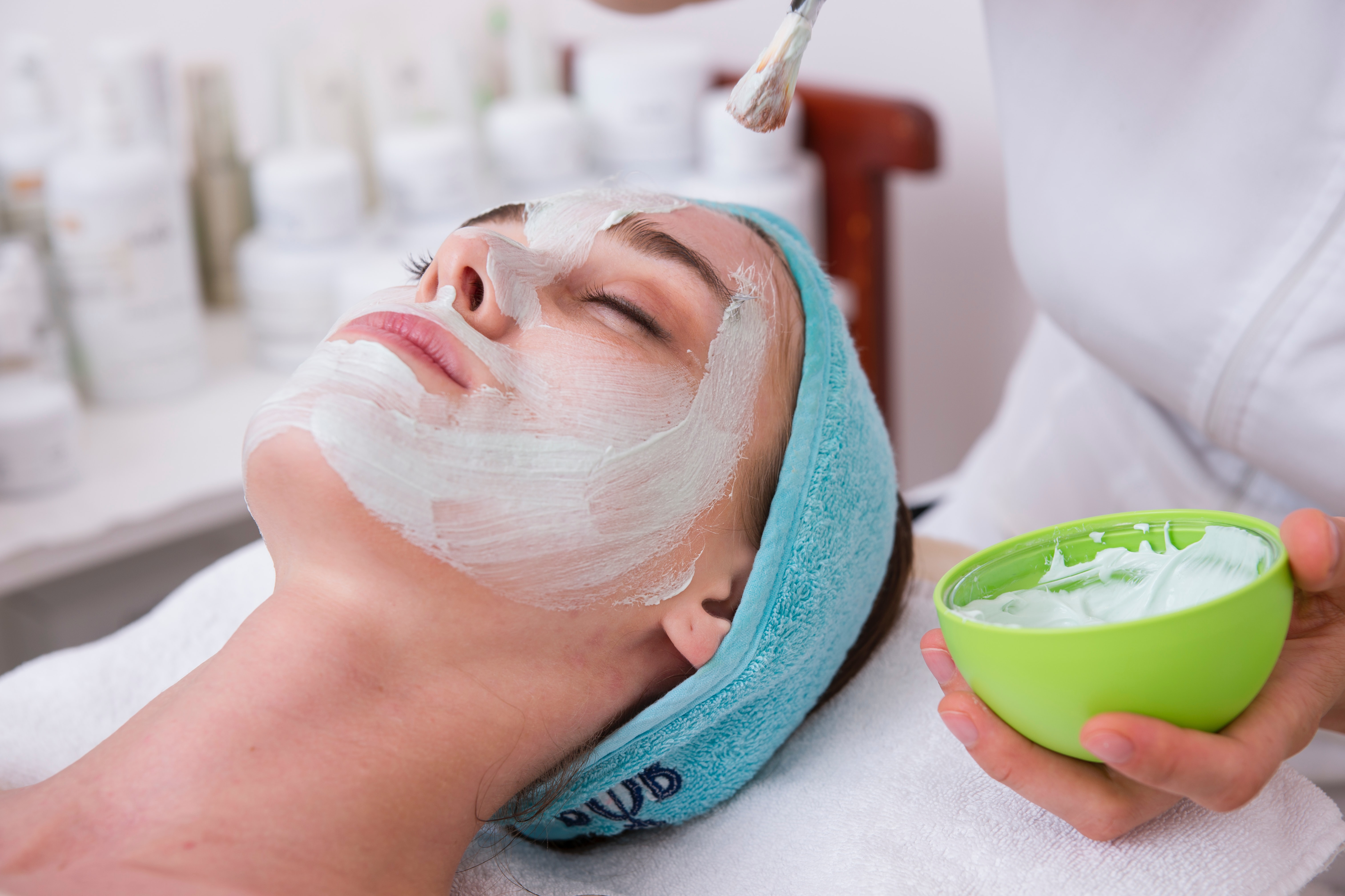 donna alla spa.jpg